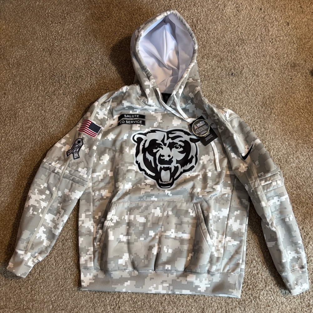 Men’s size Large Chicago Bears Nike Arctic Camo 2024 Salute to Service Hoodie